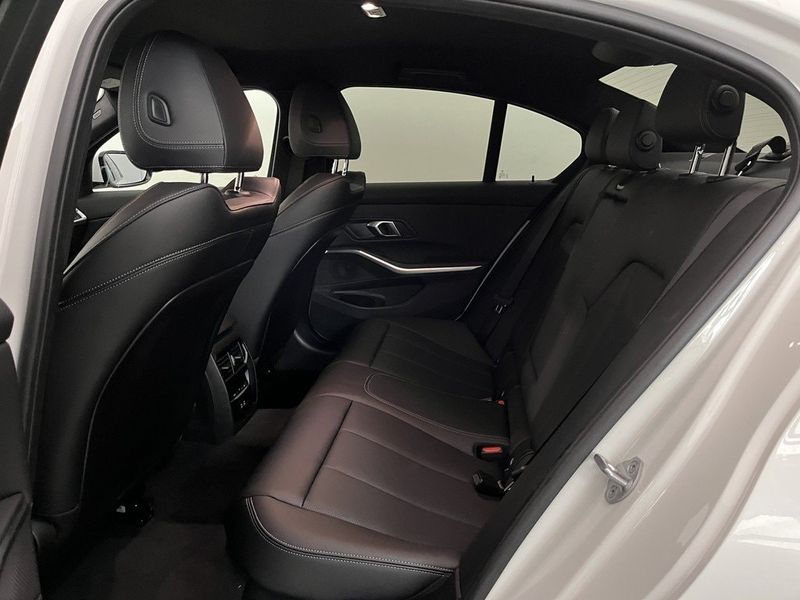 BMW 330 bild 11