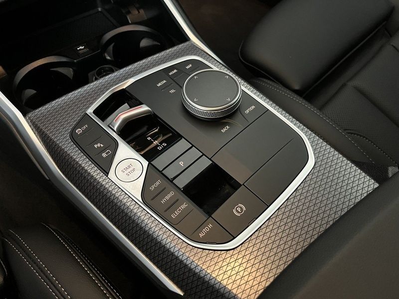 BMW 330 bild 8