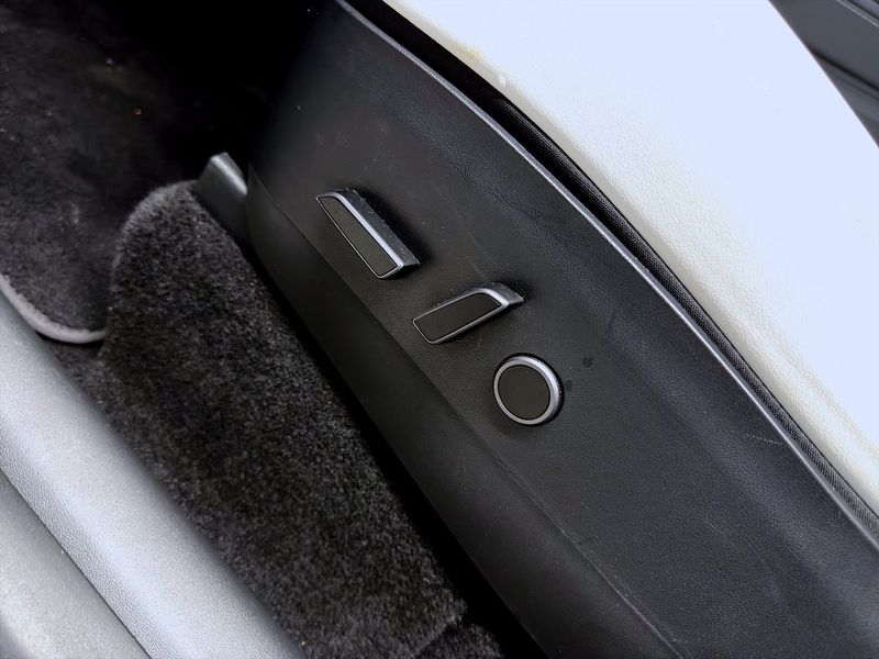 Tesla Model Y bild 11