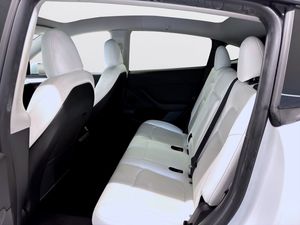 Tesla Model Y bild 14