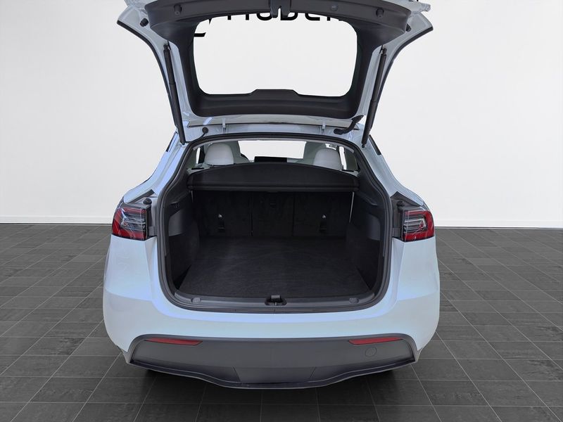 Tesla Model Y bild 8