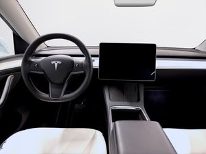 Tesla Model Y bild 15