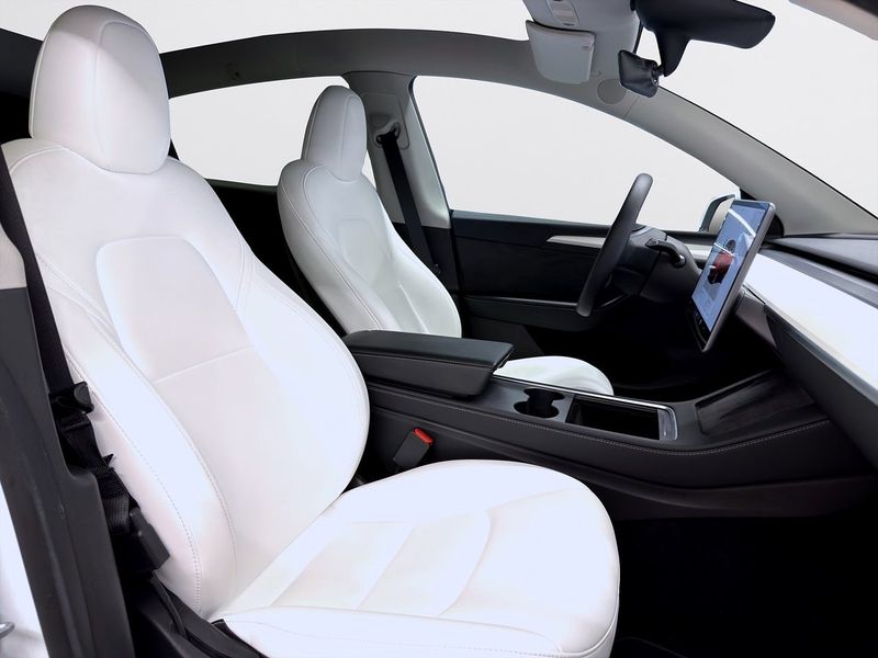 Tesla Model Y bild 16
