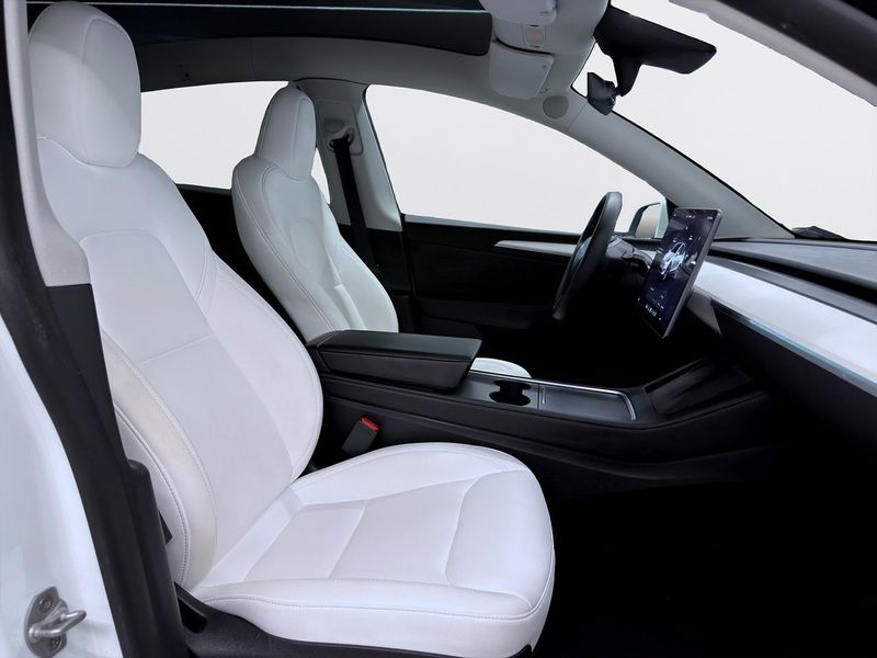 Tesla Model Y bild 13