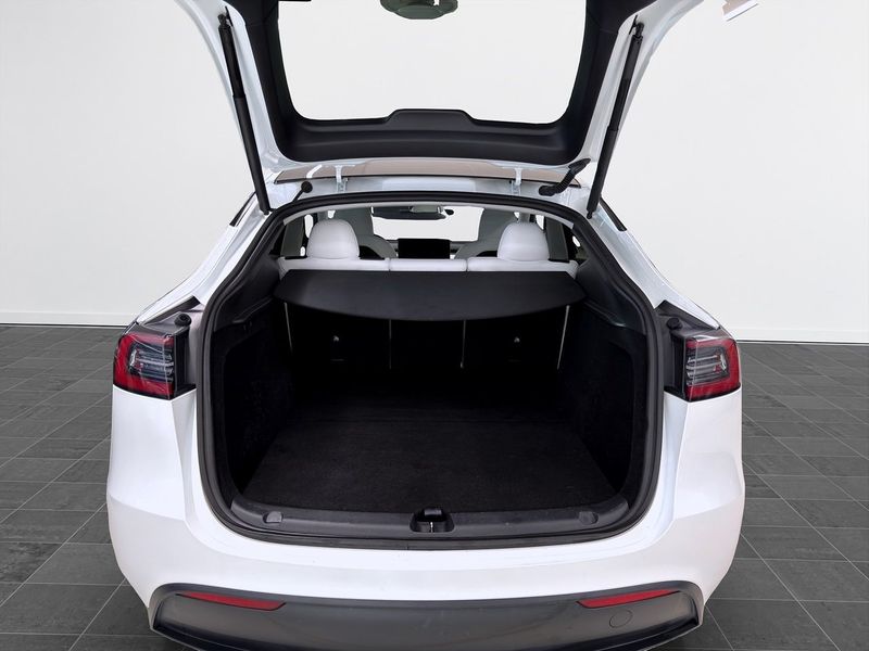 Tesla Model Y bild 14