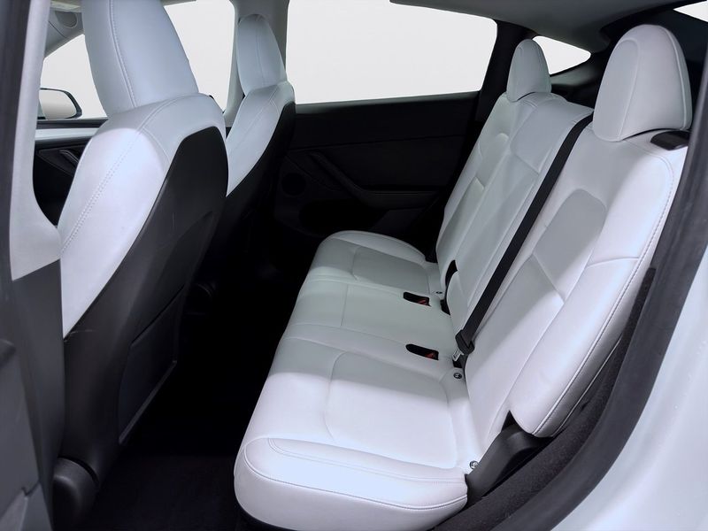 Tesla Model Y bild 10