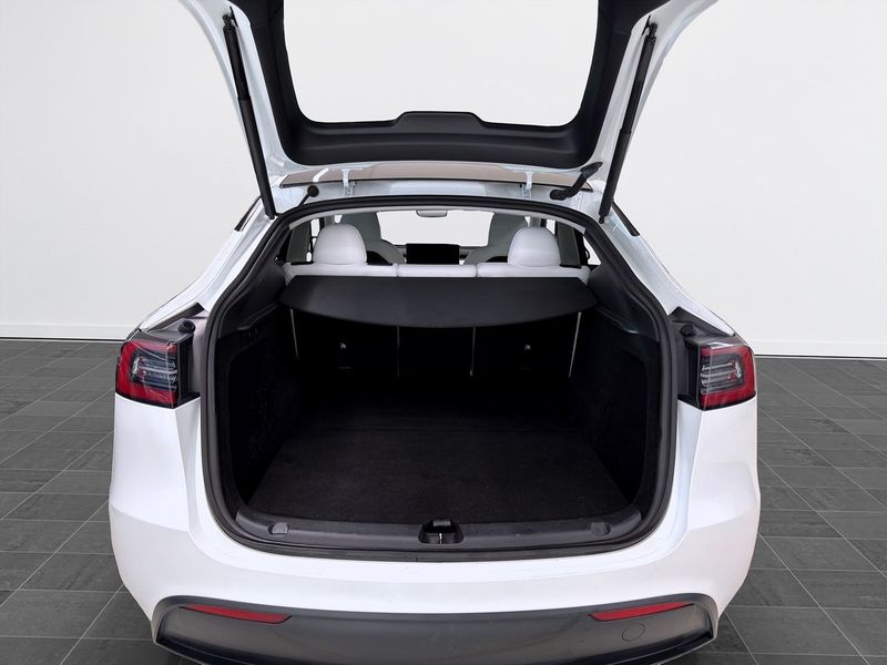Tesla Model Y bild 9
