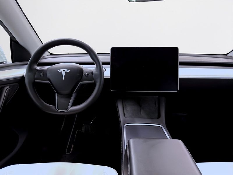 Tesla Model Y bild 11