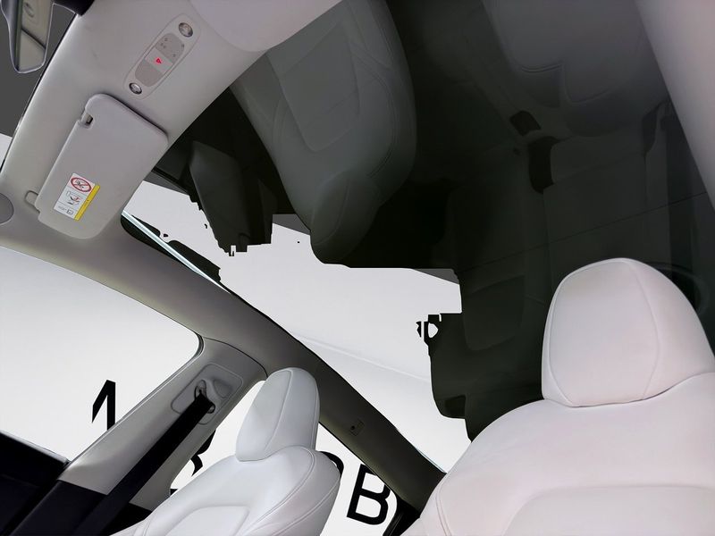 Tesla Model Y bild 15