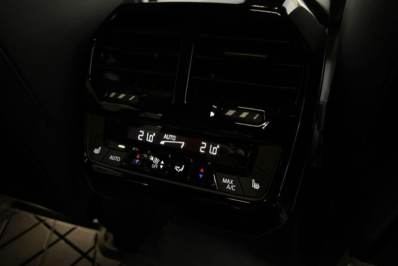 BMW iX bild 15
