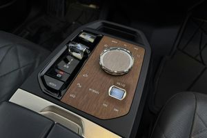 BMW iX bild 14