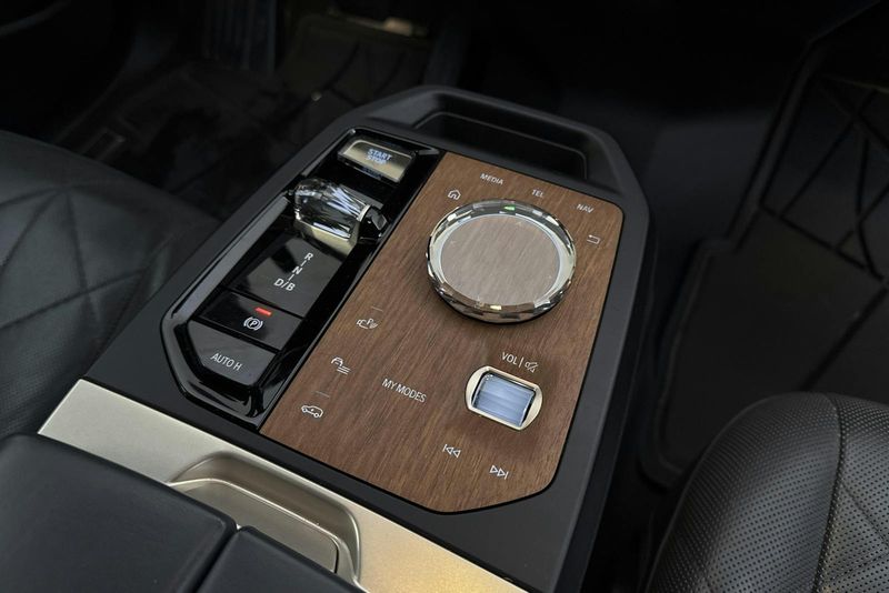 BMW iX bild 14