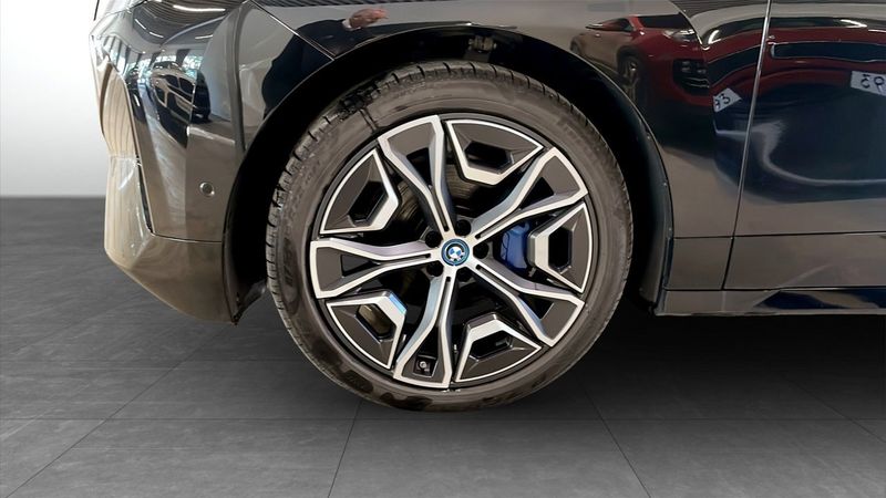 BMW iX bild 9