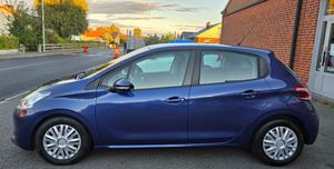 Peugeot 208 bild 2