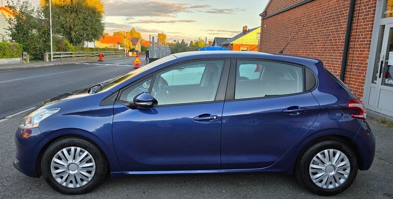 Peugeot 208 bild 2