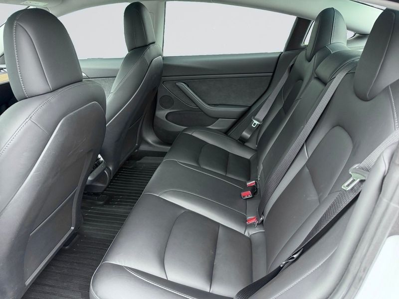 Tesla Model 3 bild 13