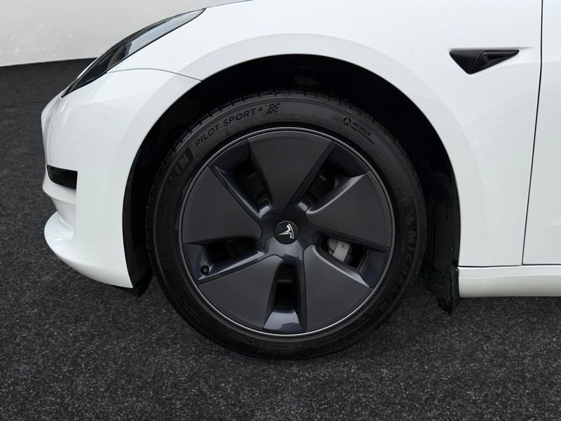 Tesla Model 3 bild 14
