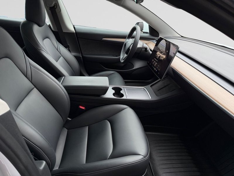 Tesla Model 3 bild 15