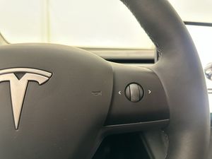 Tesla Model Y bild 27