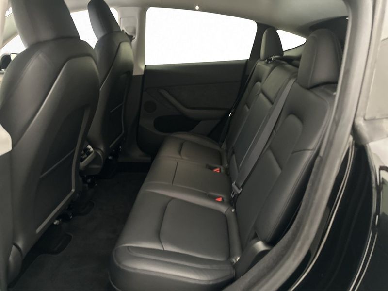 Tesla Model Y bild 15