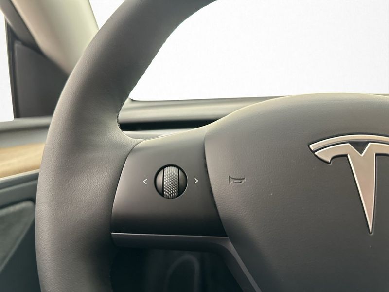 Tesla Model Y bild 26