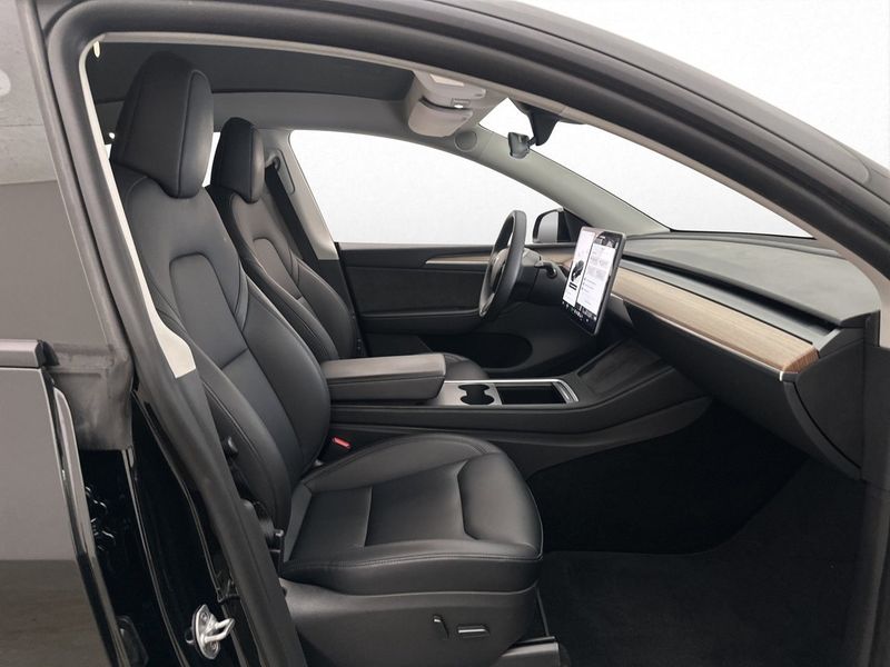 Tesla Model Y bild 13