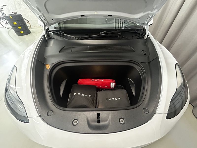 Tesla Model Y bild 12