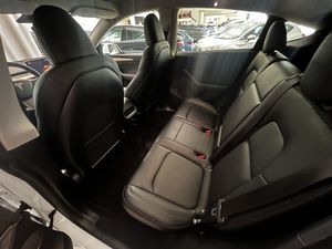 Tesla Model Y bild 8