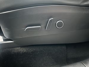 Tesla Model Y bild 13