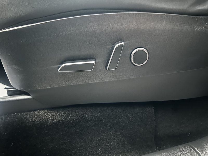 Tesla Model Y bild 13