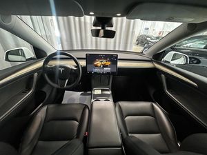 Tesla Model Y bild 9
