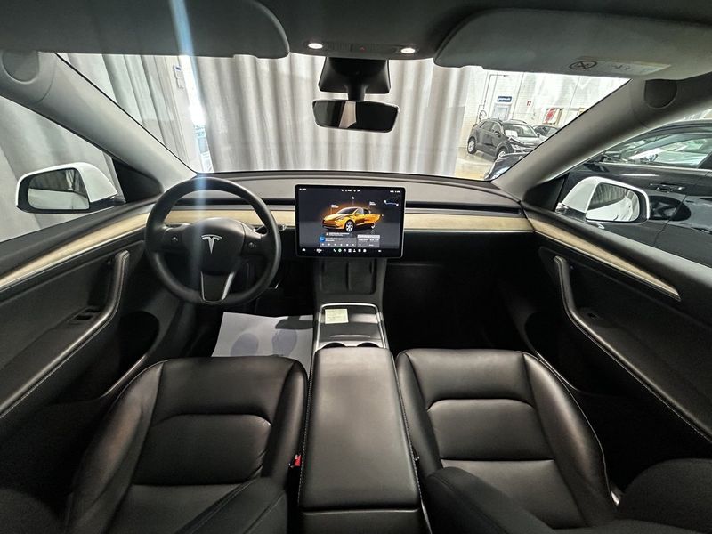 Tesla Model Y bild 9
