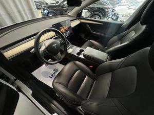 Tesla Model Y bild 7