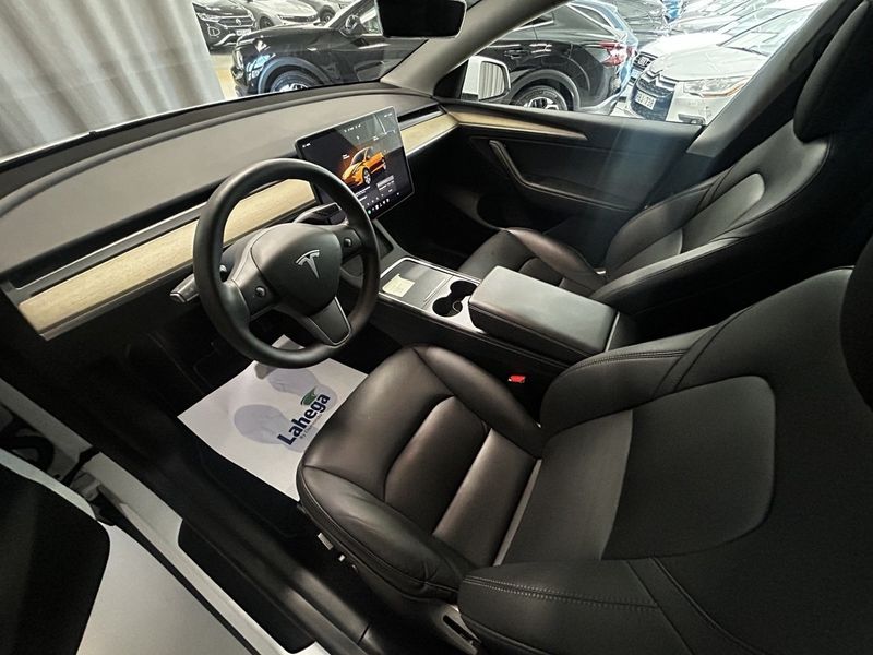 Tesla Model Y bild 7
