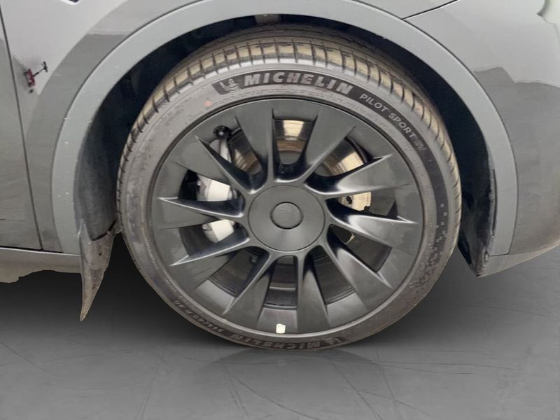 Tesla Model Y bild 33