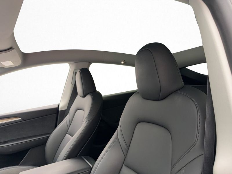 Tesla Model Y bild 12