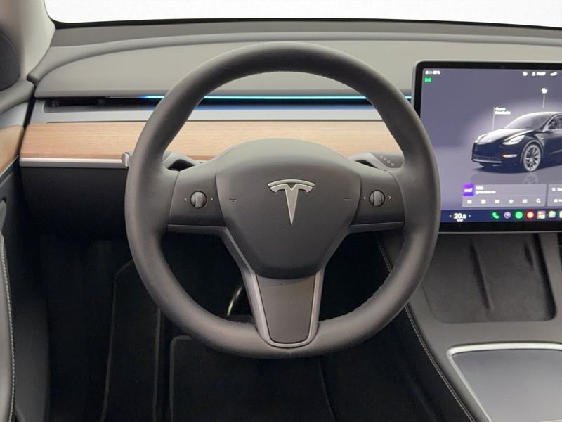 Tesla Model Y bild 13