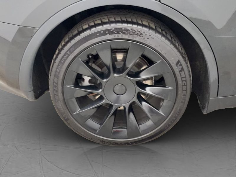 Tesla Model Y bild 32