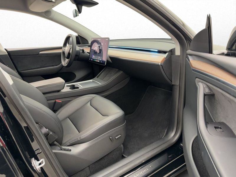 Tesla Model Y bild 25