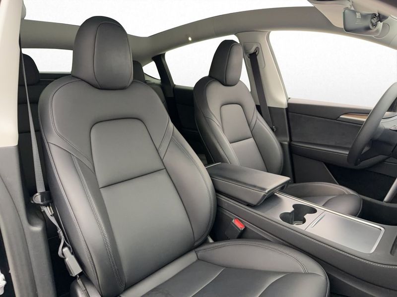 Tesla Model Y bild 24