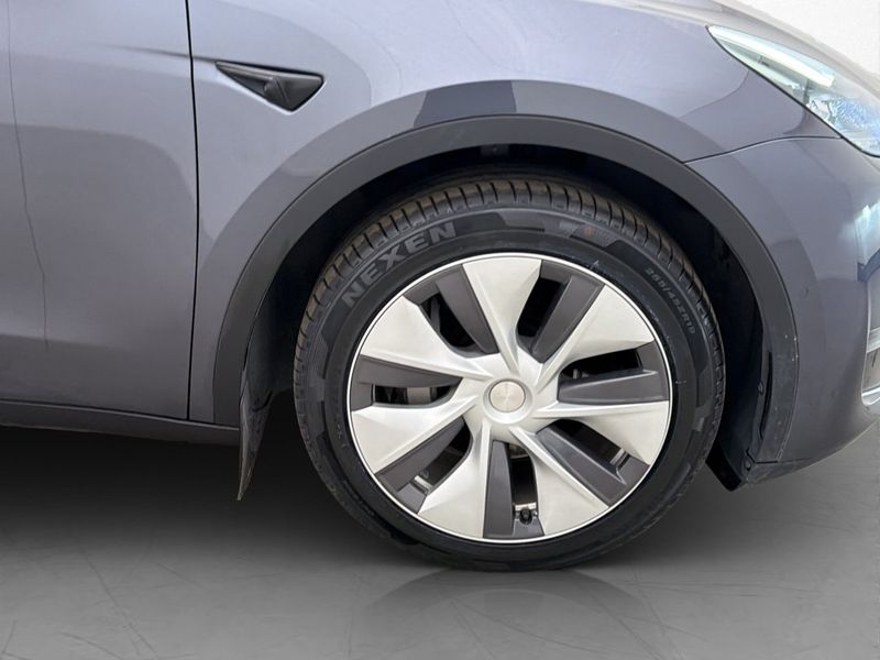 Tesla Model Y bild 32