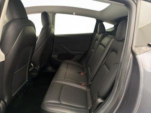 Tesla Model Y bild 27