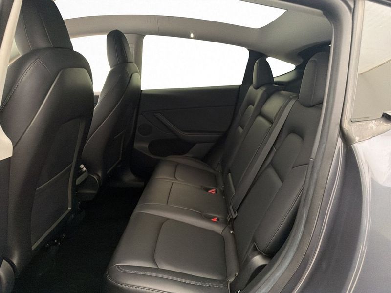 Tesla Model Y bild 27
