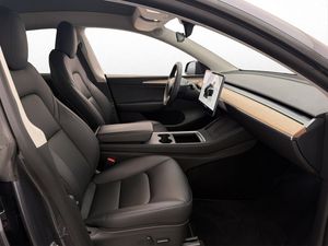 Tesla Model Y bild 25