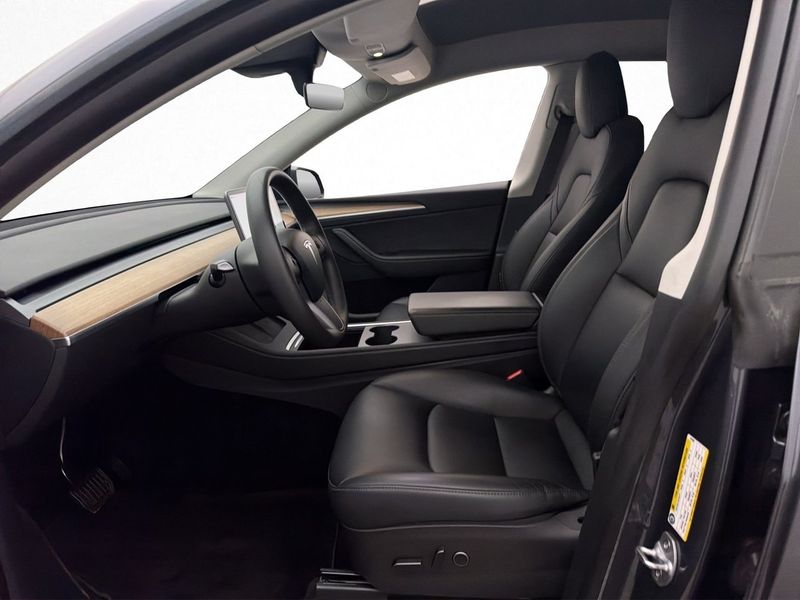 Tesla Model Y bild 14