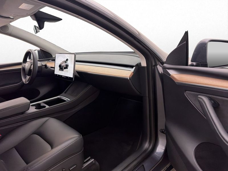Tesla Model Y bild 26