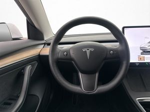 Tesla Model 3 bild 15