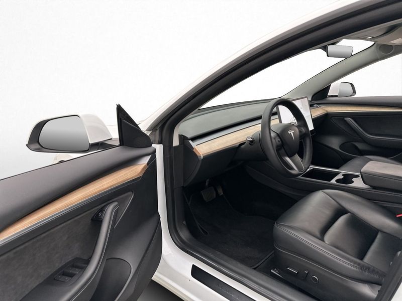Tesla Model 3 bild 11