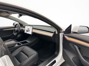 Tesla Model 3 bild 25