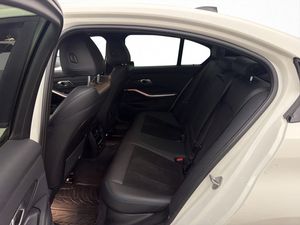 BMW 330 bild 28
